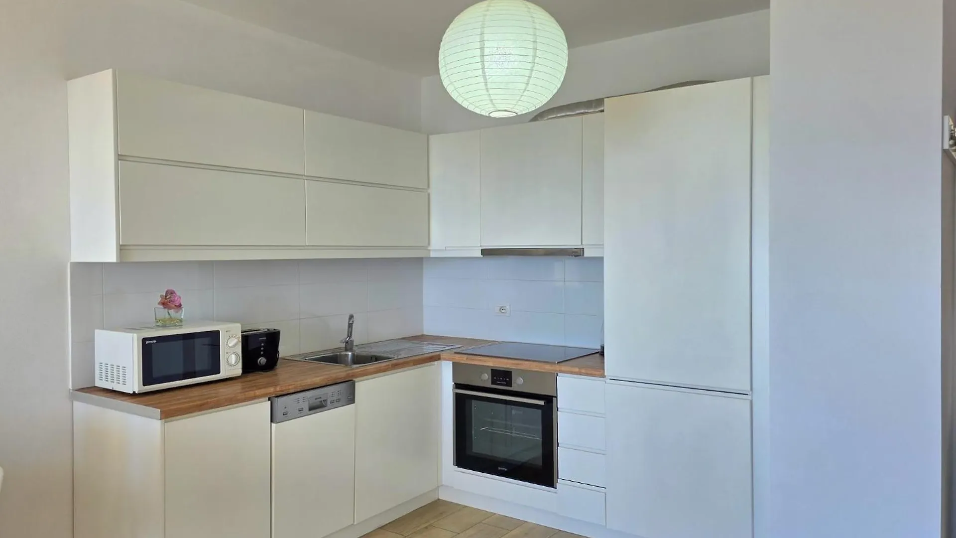 Contemporary Coastal Apartment In Durrës