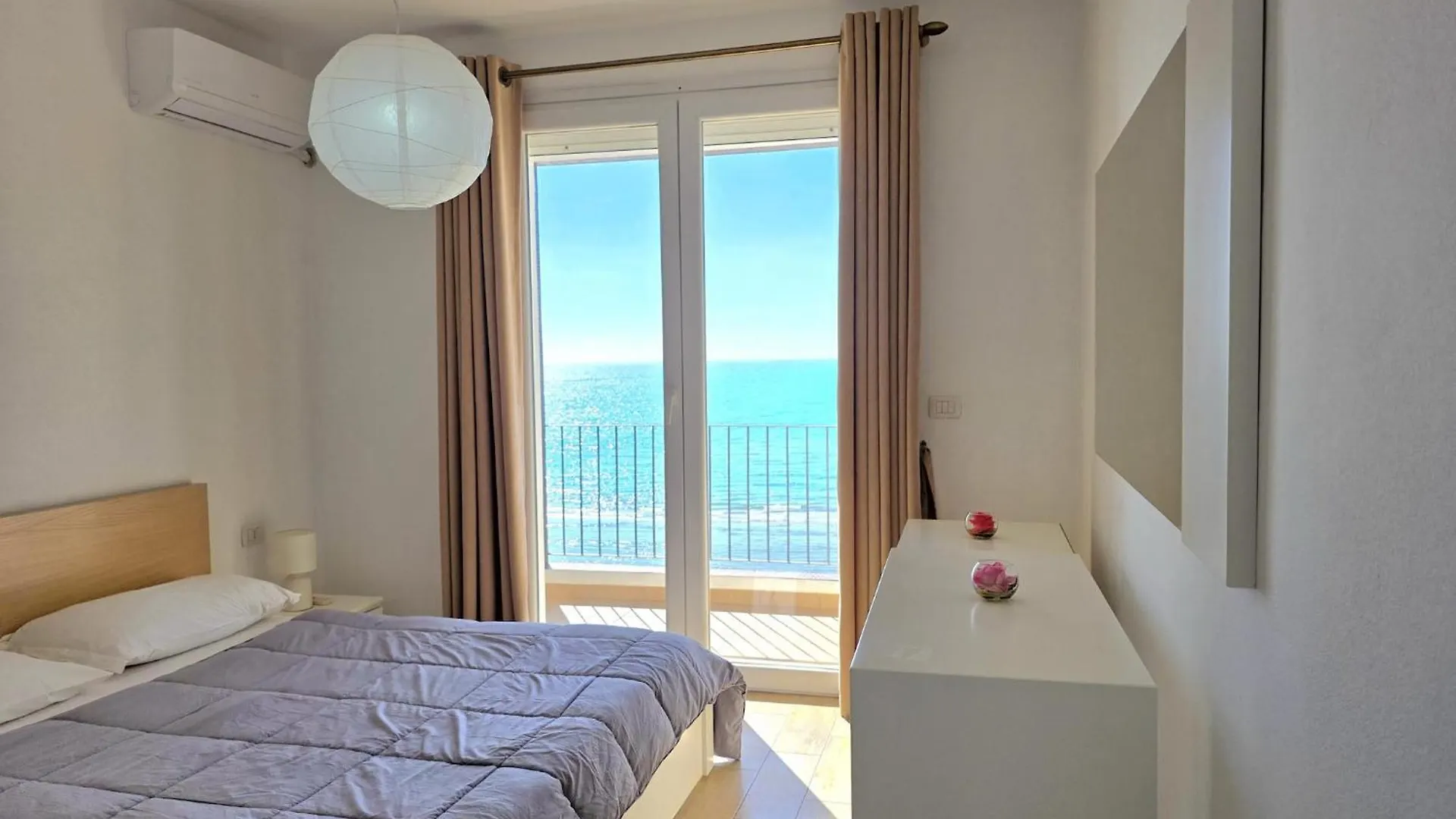 Contemporary Coastal Apartment In Durrës Albanie