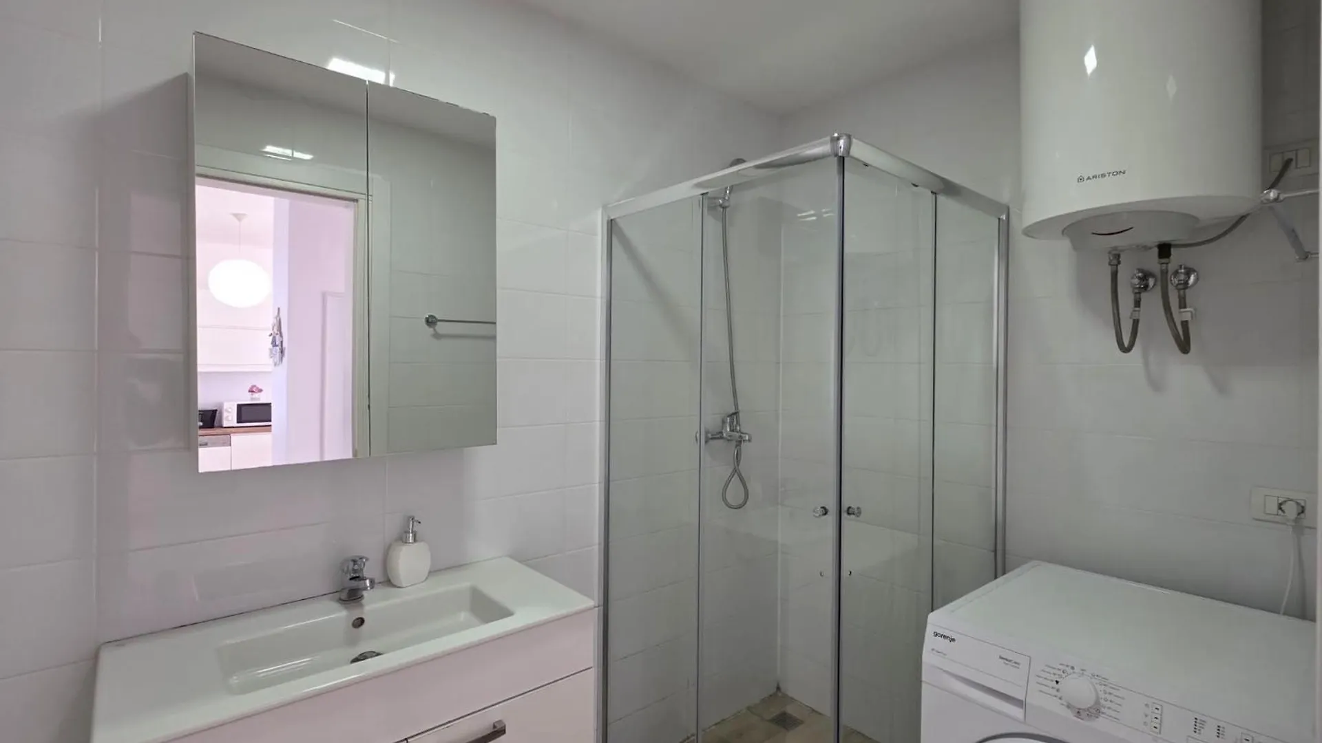 Contemporary Coastal Apartment In Durrës
